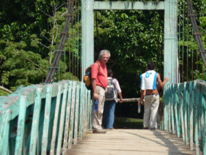 Tarapoto Perù - camminando verso la foresta